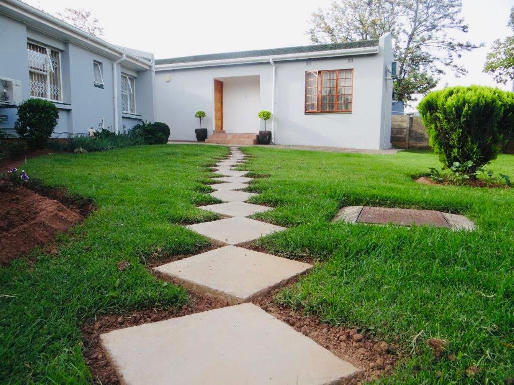 Lilliz Guest House Mthatha Exterior photo